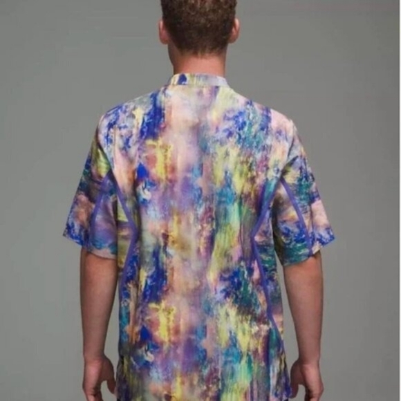 💘 NWT Lululemon Water Repellent Hiking Short Sleeve L M3DX7S - Picture 2 of 8